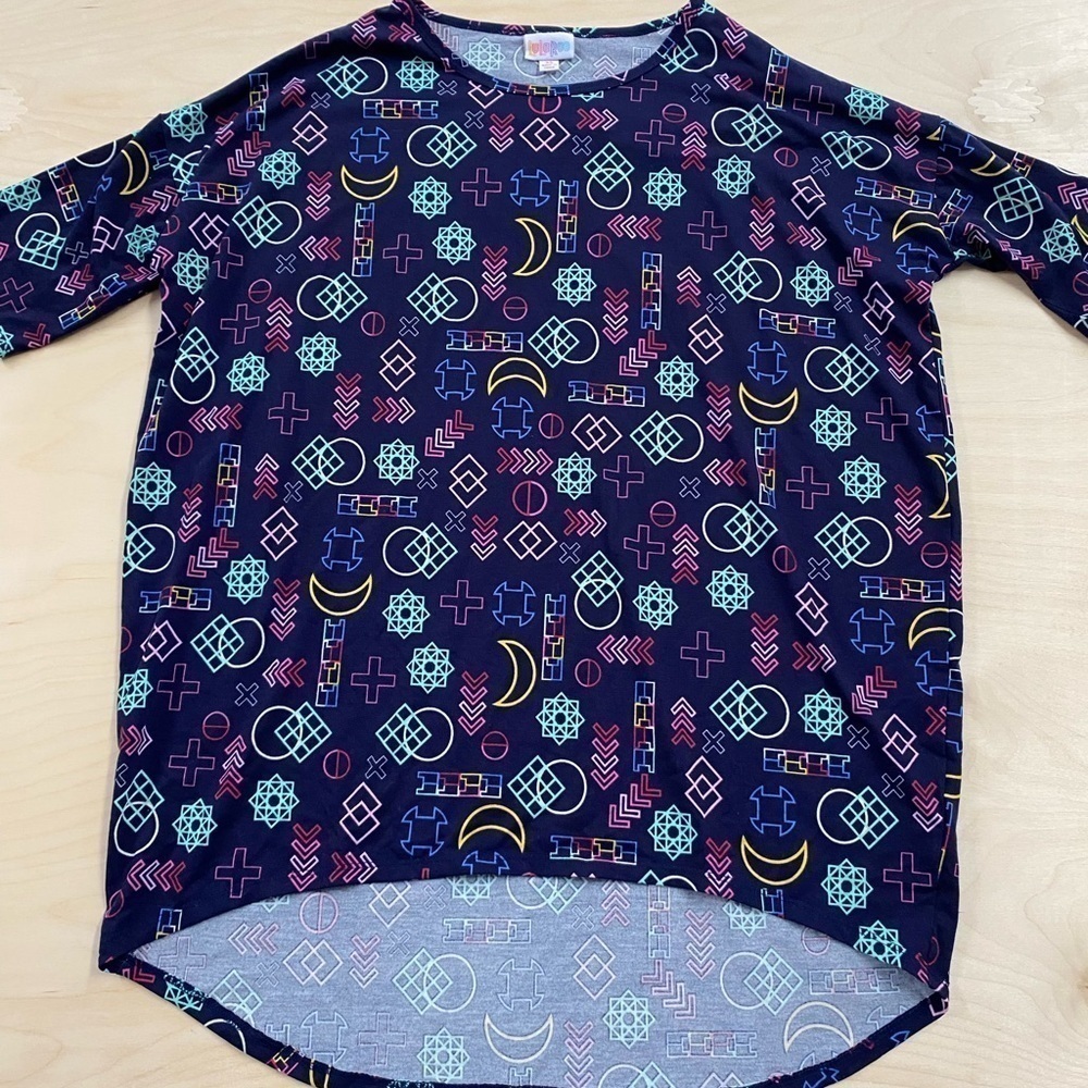 Lularoe Irma Blouse size XS (CR)